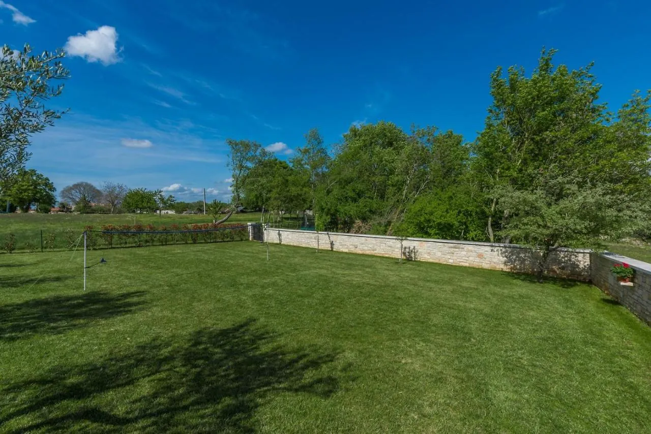 Villa Gardenia With Pool Tinjan