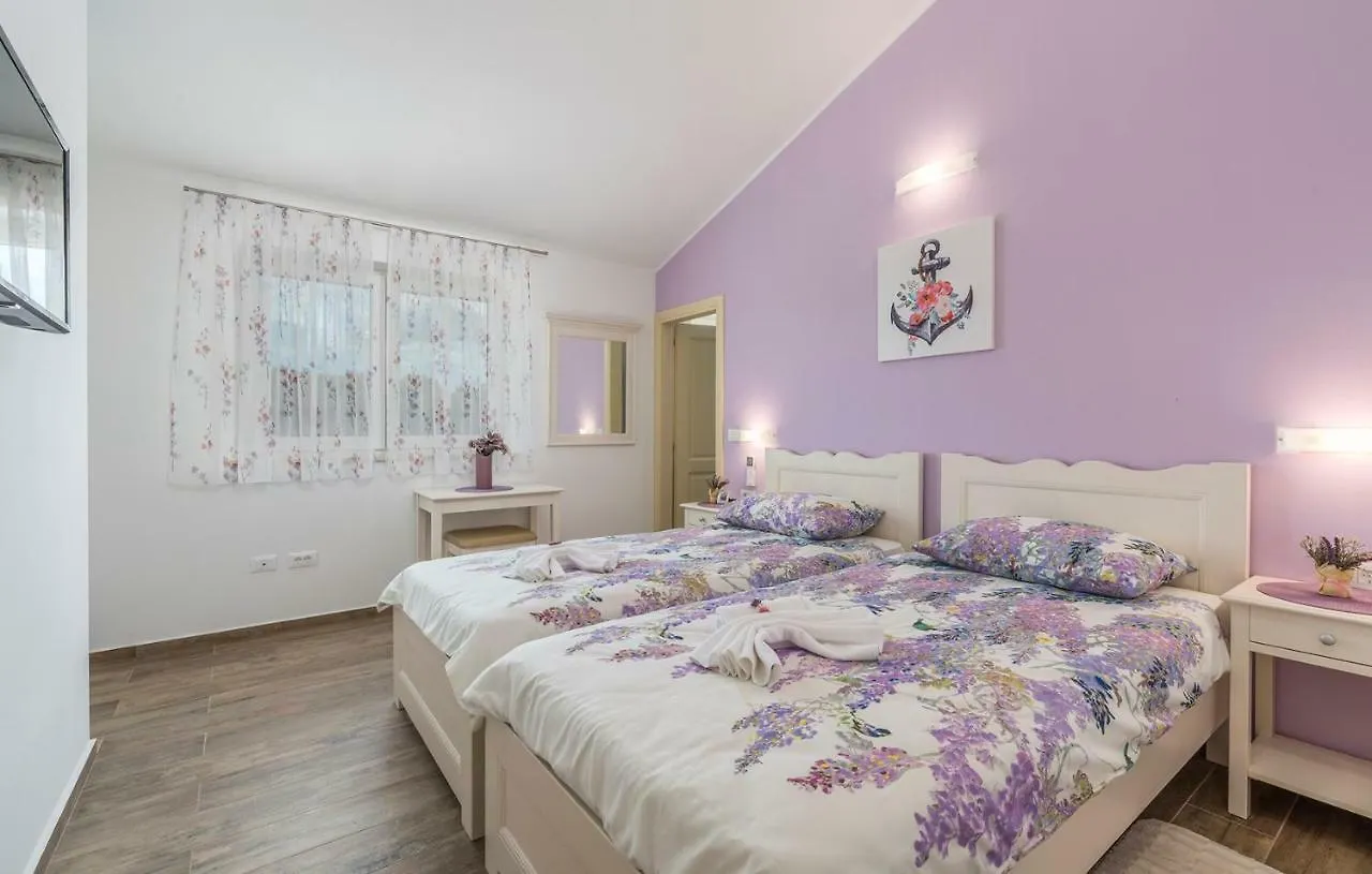 Villa Gardenia With Pool Tinjan