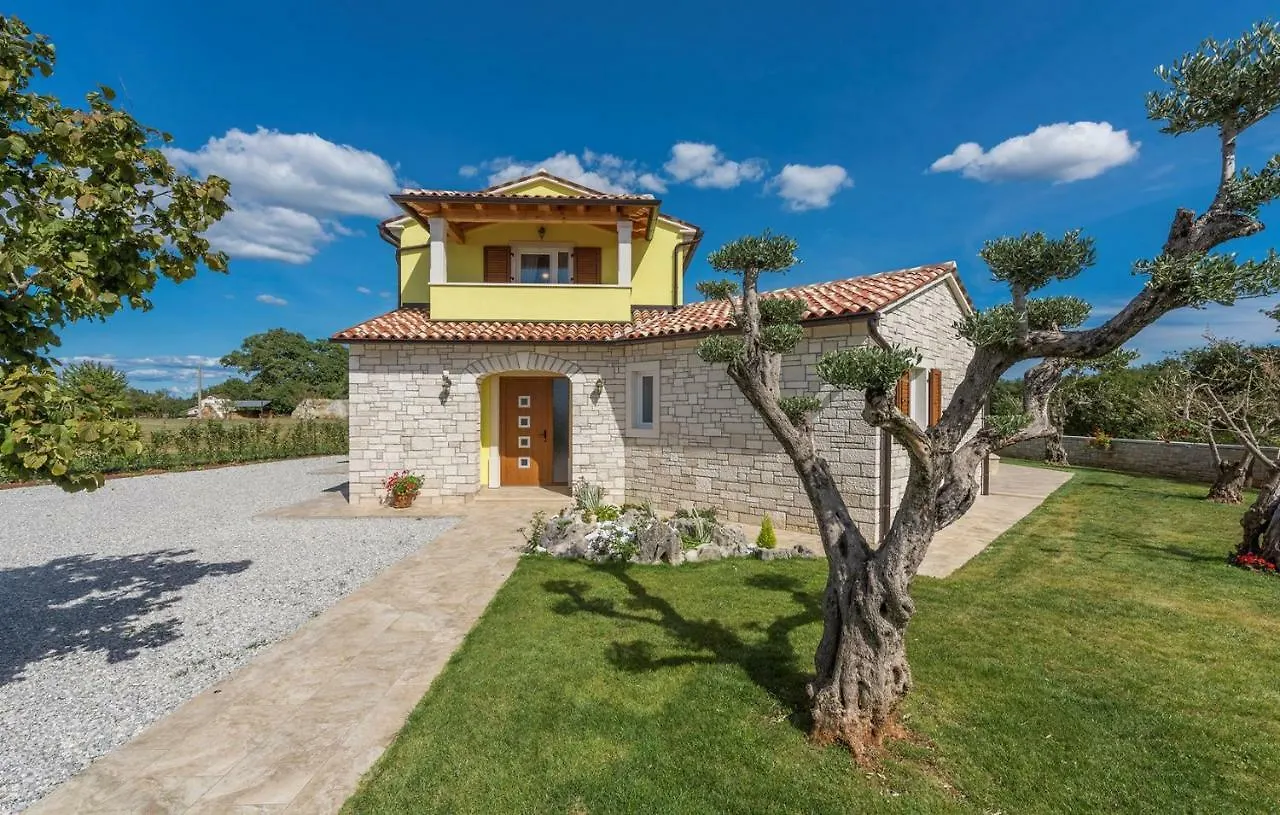 Villa Gardenia With Pool Tinjan
