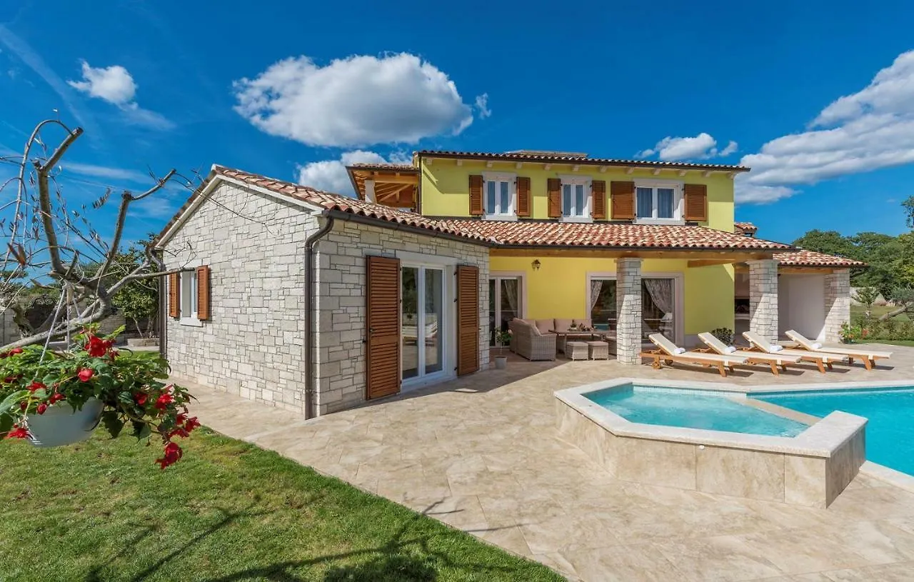 Villa Gardenia With Pool Tinjan
