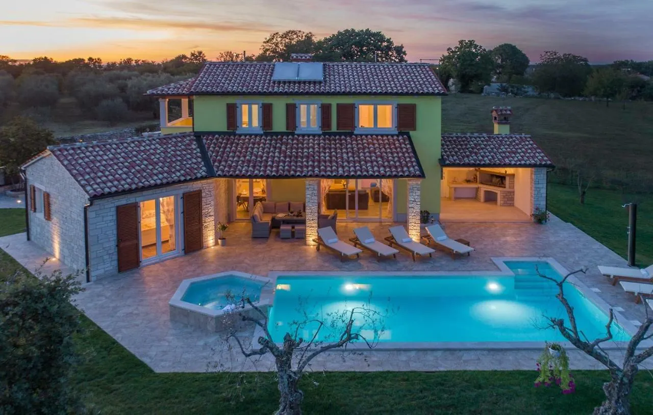 Villa Gardenia With Pool Tinjan