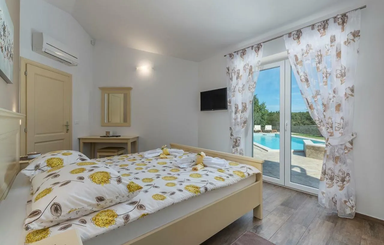 Villa Gardenia With Pool Tinjan
