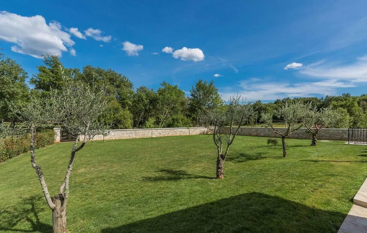 Villa Gardenia With Pool Tinjan