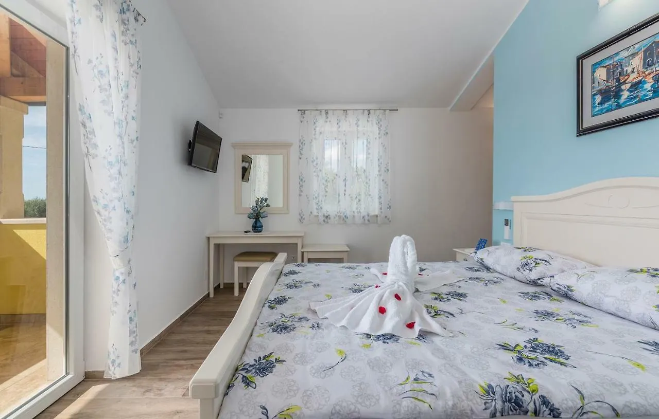 Villa Gardenia With Pool Tinjan