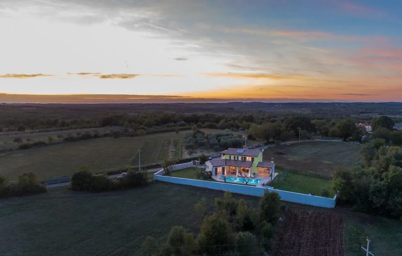Villa Gardenia With Pool Tinjan