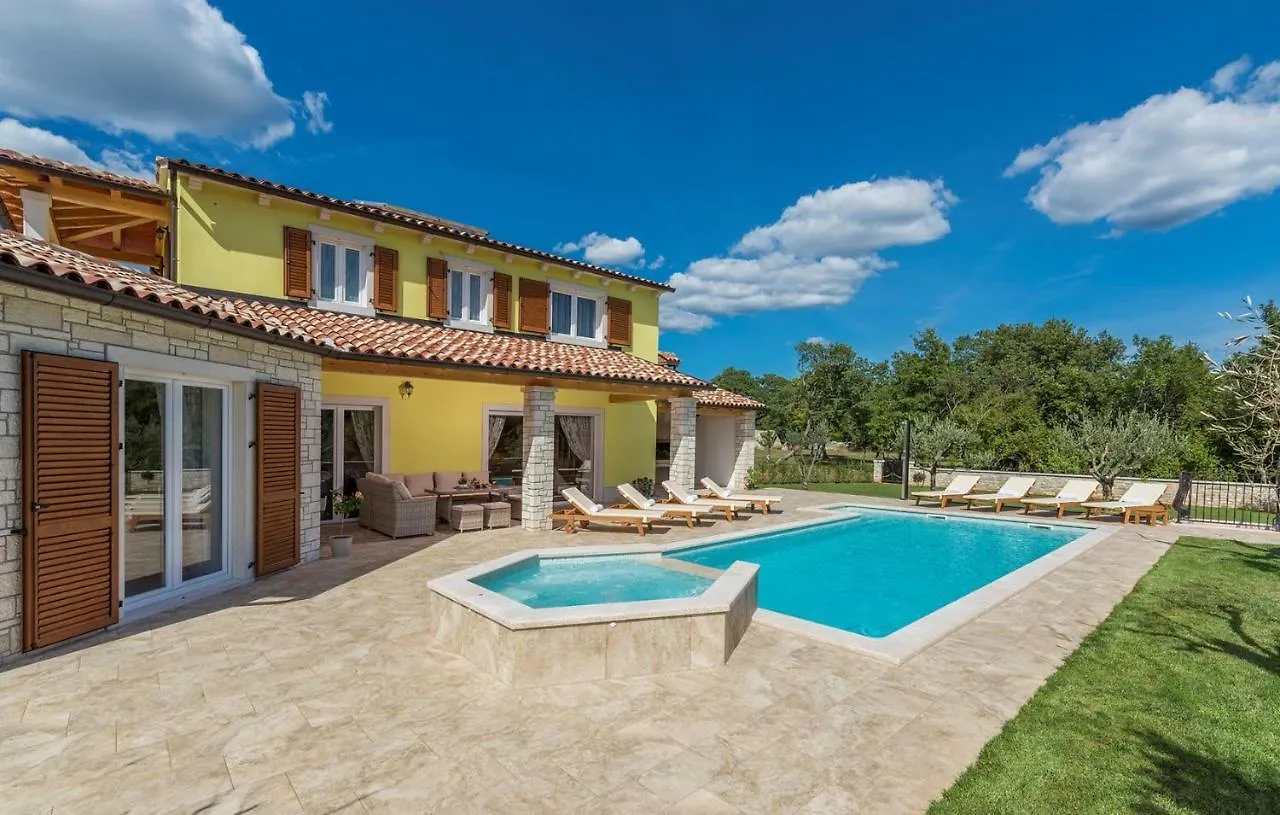 Villa Gardenia With Pool Tinjan