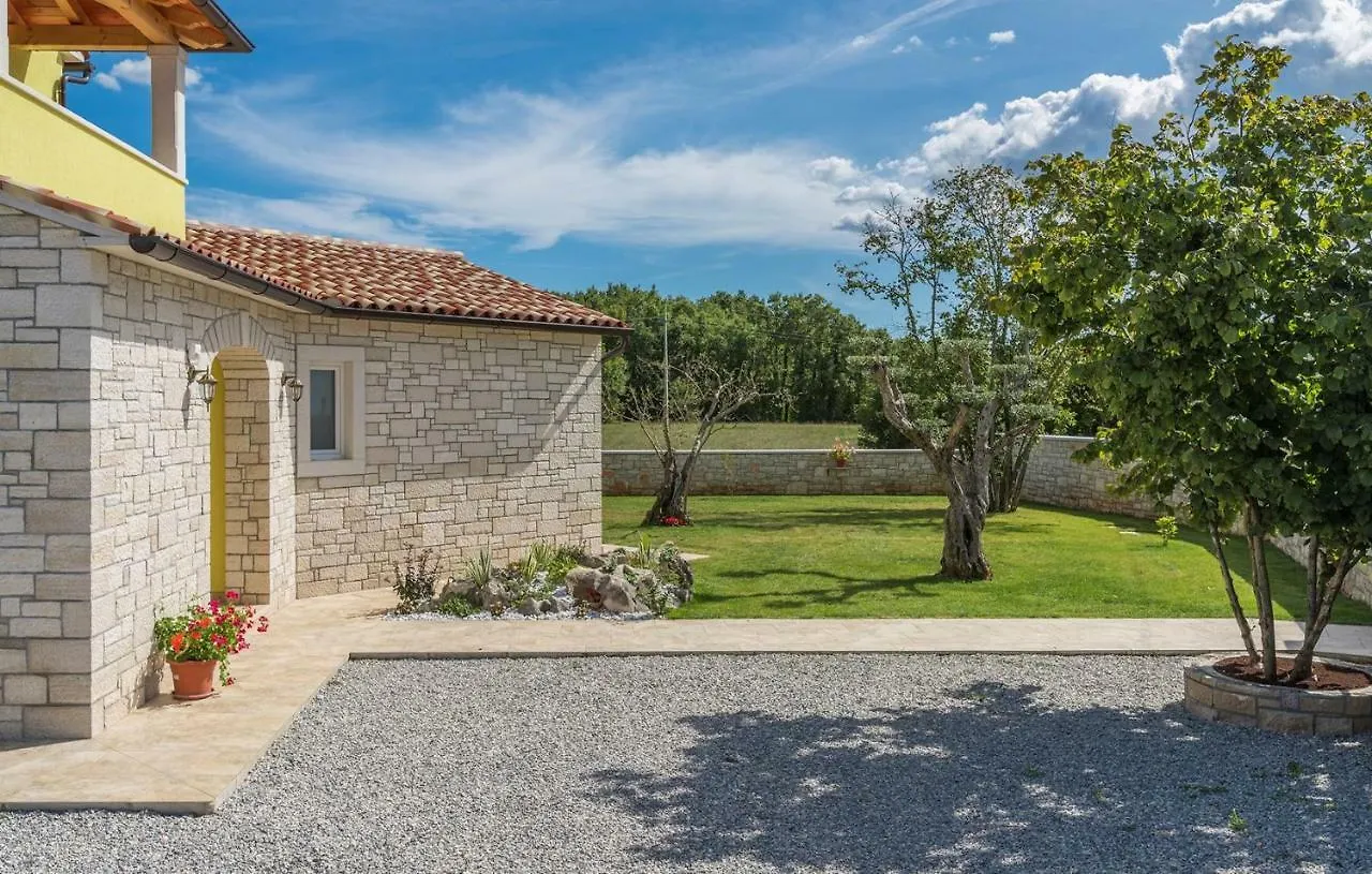 Villa Gardenia With Pool Tinjan